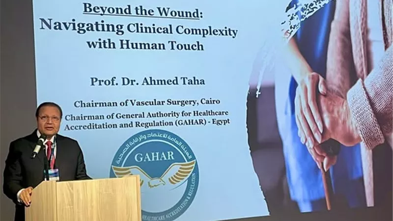رئيس هيئة الاعتماد يستعرض التجربة المصرية في علاج الجروح بمعايير GAHAR دوليًا بإيطاليا