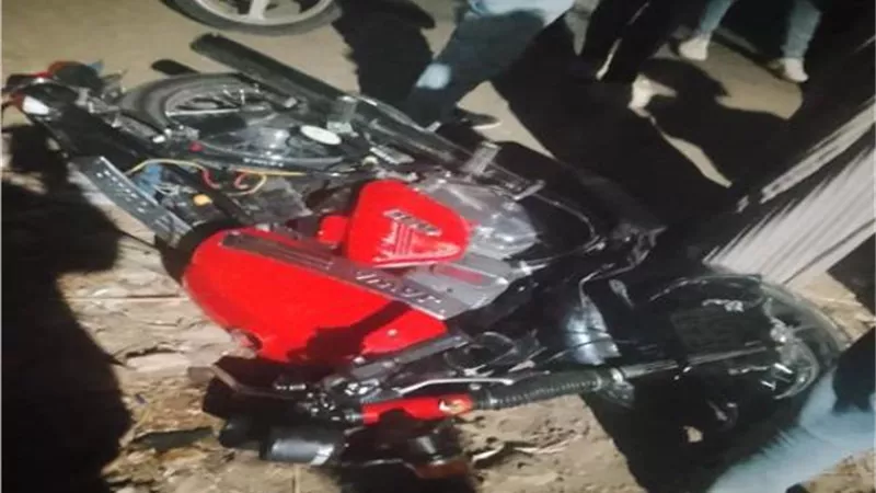 مصرع 2 وإصابة 4 فى تصادم دراجتين ناريتين وسيارة بكفر شكر