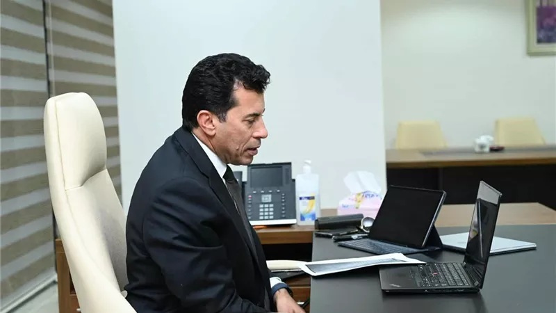 وزير الشباب يتابع التحضيرات لاستضافة مصر لبطولة العالم للأندية لكرة