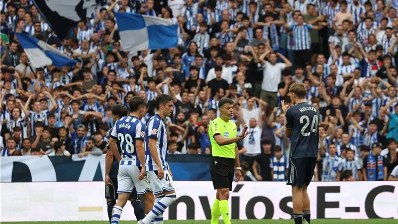 ريال مدريد يصف التحكيم في مباراة ريال سوسيداد بـ 
