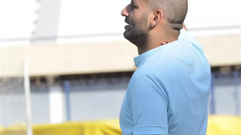 امير عزمي يقدم باستقالته من تدريب اسوان بعد التعادل مع الاتصالات