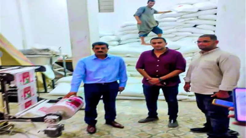 ضبط مصنع غير مرخص لتعبئة السكر بسوهاج