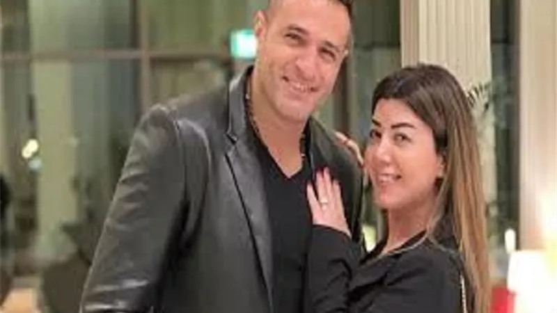 محمد نور لـ زوجته : 