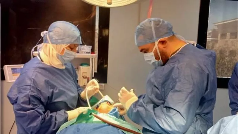 جراحة ناجحة لشاب شرقاوى بالوجه والفكين