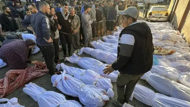 52 شهيدًا فلسطينيًا بنيران الاحتلال الإسرائيلي في قطاع غزة منذ فجر اليوم