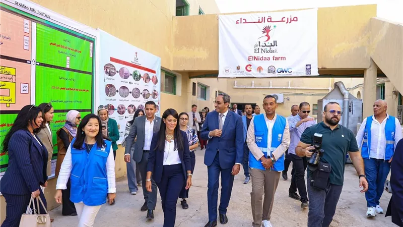 وزيرة التخطيط تضع حجر الأساس لمصنع تربية ديدان القز وإنتاج الحرير