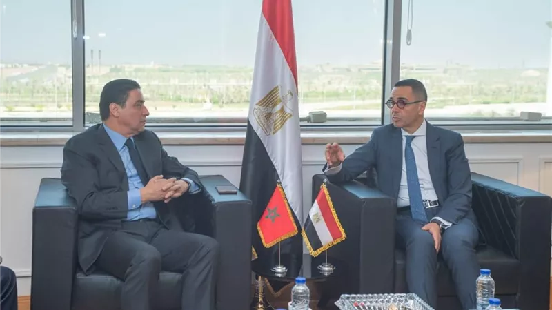وزير الاستثمار يستقبل وزير التجارة بالمغرب لبحث سبل تعزيز العلاقات الاقتصادية