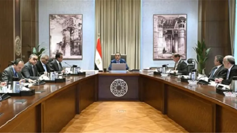 رئيس الوزراء يتابع خطط طرح الفرص الاستثمارية في قطاع الصحة