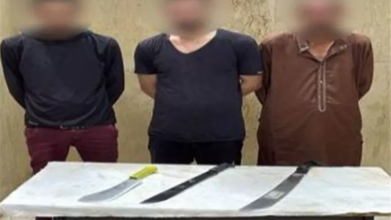 ضبط 3 أشخاص تعدوا على قريبهم بالقاهرة
