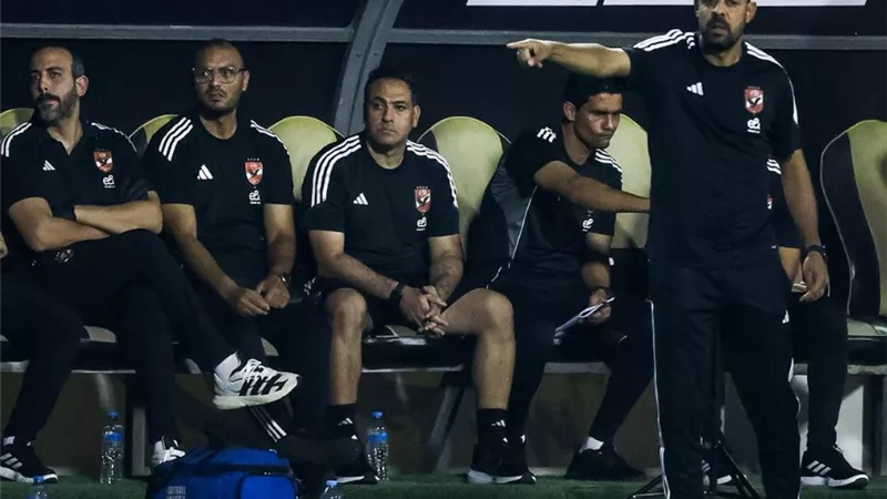 الأهلي يسابق الزمن للتعاقد مع مدير فني جديد بعد التعادل مع إنبي