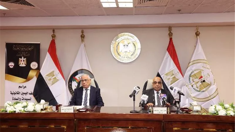 أعضاء النيابة العامة الجدد يؤدون اليمين القانونية أمام وزير العدل