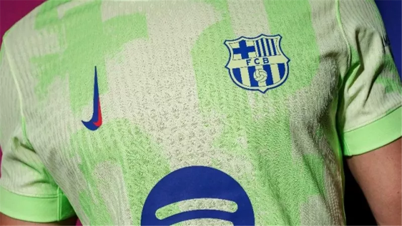 برشلونة يرتدي قميصًا جديدًا أمام نيوكاسل بدوري أبطال أوروبا