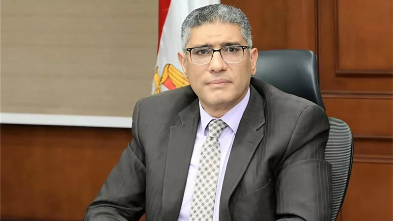 محافظ الجيزة:ضبط٣١٦٠مخالفة تموينية متنوعة بالمخابز والمحال
