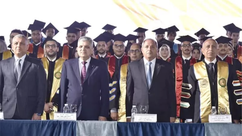 محافظ الاسماعيلية يشهد حفل تخرج طلاب الأكاديمية العربية للعلوم