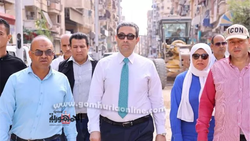 محافظ دمياط يتابع ميدانيا أعمال الرصف بالشارع الحربى