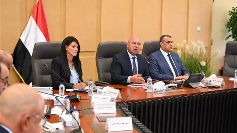 الوزير: الحديد صناعة استراتيجية والسوق بحاجة لزيادة الإنتاج