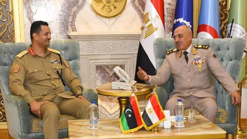 الفريق أحمد خليفة يستقبل رئيس الأركان الليبي