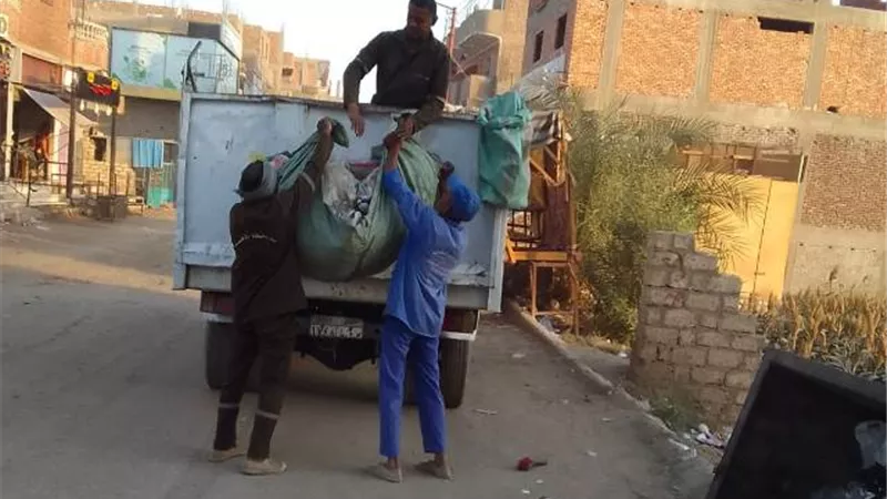 أعمال نظافة وتجميل استعدادًا للعام الدراسى الجديد بالأقصر