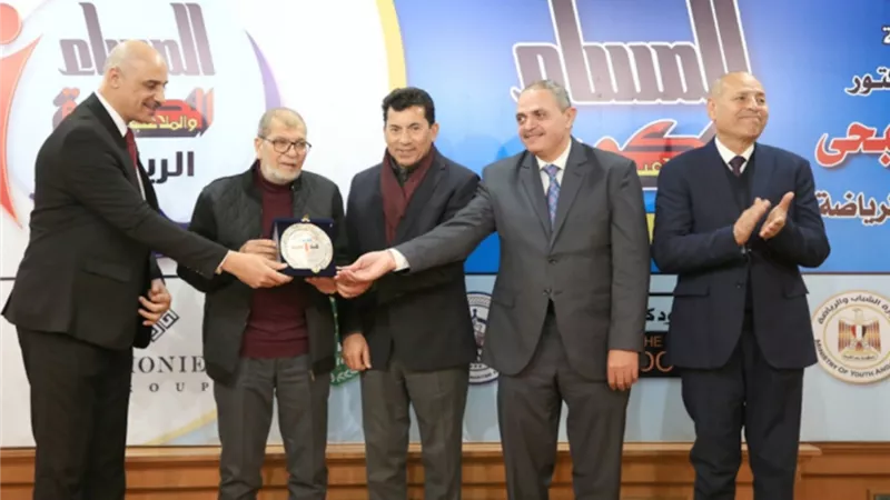 عمر عبدالله الجناح الطائر نجم مصر وغزل المحلة السابق فى ذمة الله
