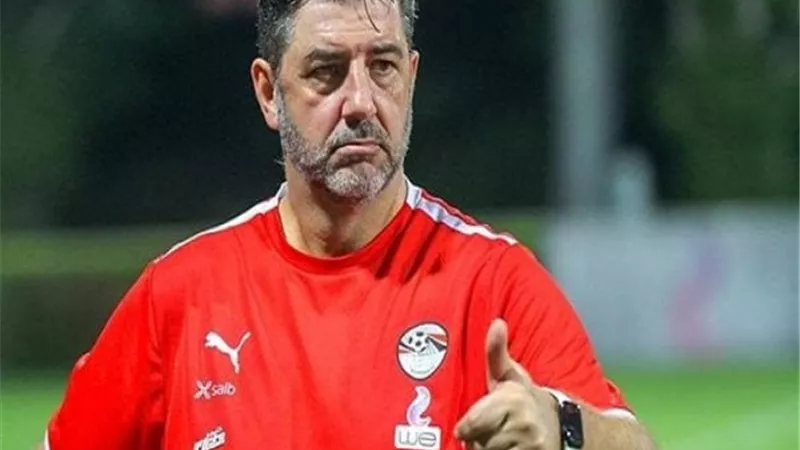 لاعبو المنتخب رشحوا فيتوريا مديرا فنيا للأهلي