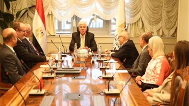 توقيع اتفاقية بين مؤسسة الجامعات الكندية وجامعة أنجليا روسكين