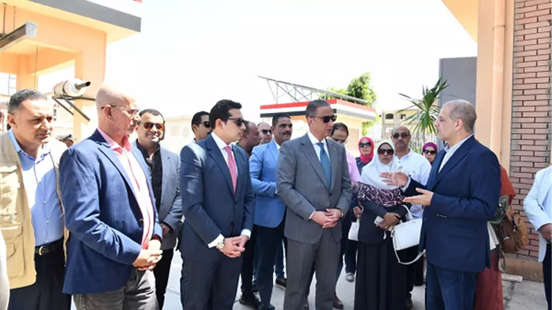 الطاقة الشمسية تُضئ محطة صرف صحي بقرية الإعلام بالفيوم