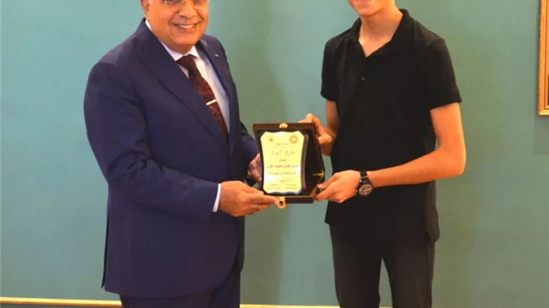 مرزوق يُكرم الطالب محمد المغازي.. ويؤكد 