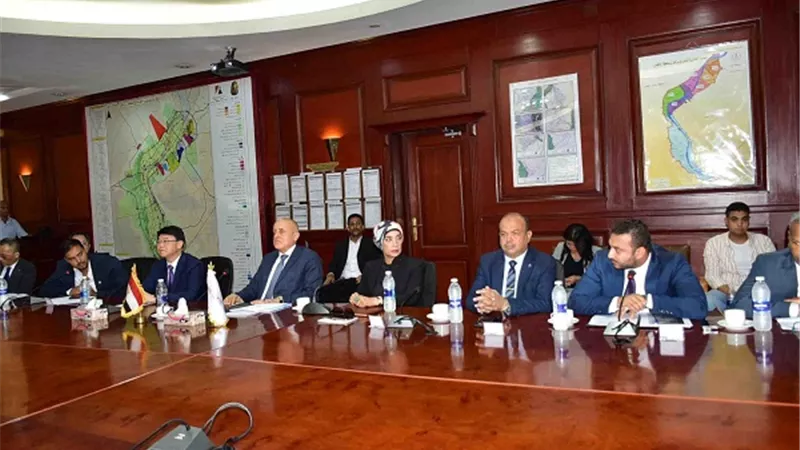 محافظ الأقصر يستقبل نائب عمدة مقاطعة جيانغشى الصينية