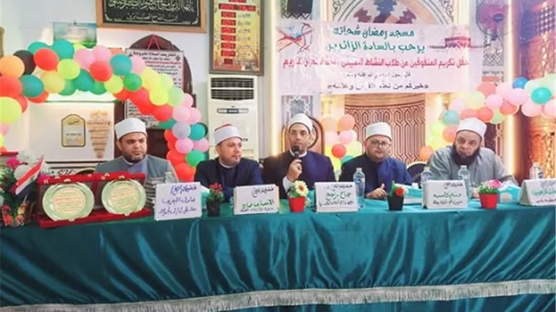 تكريم طلاب النشاط الصيفي ورحلات عمره للمكرمين بمديرية الاوقاف