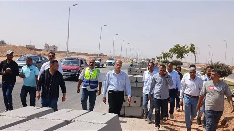 رئيس جهاز حدائق العاشر يتفقد أهم مشروعات المحاور الرئيسية بالمدينة صور
