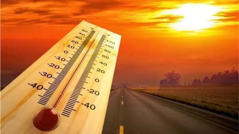 طقس اليوم معتدل صباحاً وحار رطب نهاراً مع فرص لأمطار خفيفة شمالاً