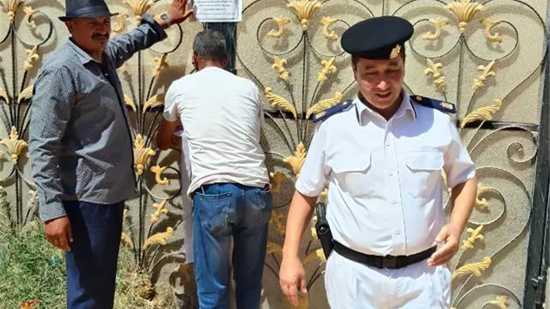 تفاصيل غلق جهاز دمياط الجديدة لـ18 محل وبدروم بالتعاون مع الشرطة.. صور