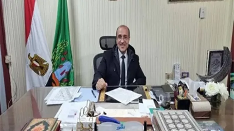 مدير تعليم المنوفية يُكرِّم أوائل الشهادة الإعدادية
