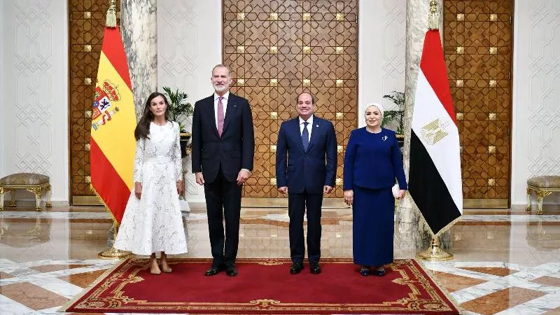تفاصيل استقبال الرئيس السيسي وقرينته لملك وملكة إسبانيا.. فيديو