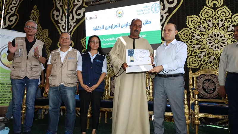 محافظ كفرالشيخ يشهد تخريج١٠٠ مزارع من المدارس الحقلية بأبو شعلان