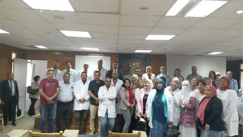 نائب وزير الصحة تعقد اجتماعاً بمستشفى قنا لتطوير خدمات الولادة