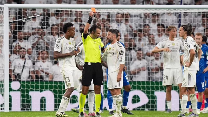 بعد طرده أمام مارسيليا.. تعرف علي مدة غياب كارفاخال عن ريال مدريد