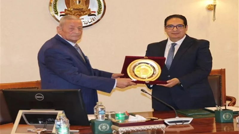 عبدالصادق واللواء حسام الدين إبراهيم يشهدان حفل التدريب الصيفي لطلاب اقتصاد القاهرة