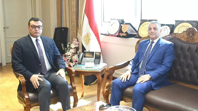 وزير الإسكان ومحافظ الإسماعيلية يتابعان عددا من ملفات العمل
