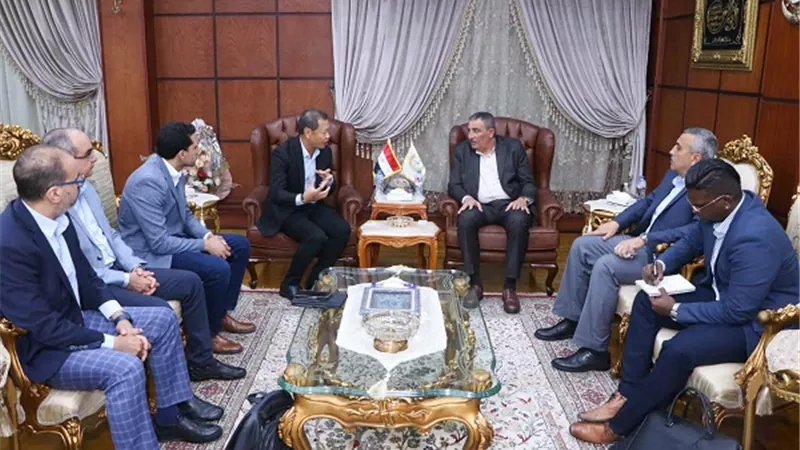 وفد موانئ سنغافورة العالمية يتفقد ميناء دمياط لبحث التعاون
