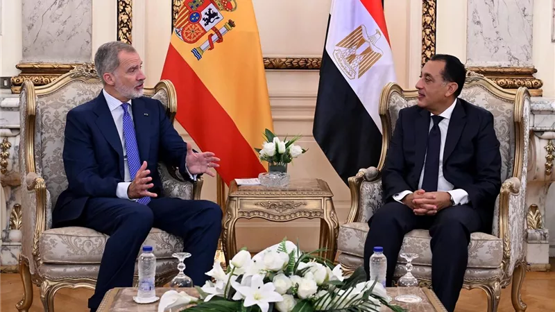رئيس الوزراء يستقبل ملك أسبانيا بمقر الحكومة