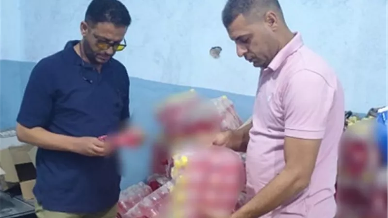ضبط 4 آلاف زجاجة مياه ومشروبات طاقة بمخزن غير مرخص في بني سويف