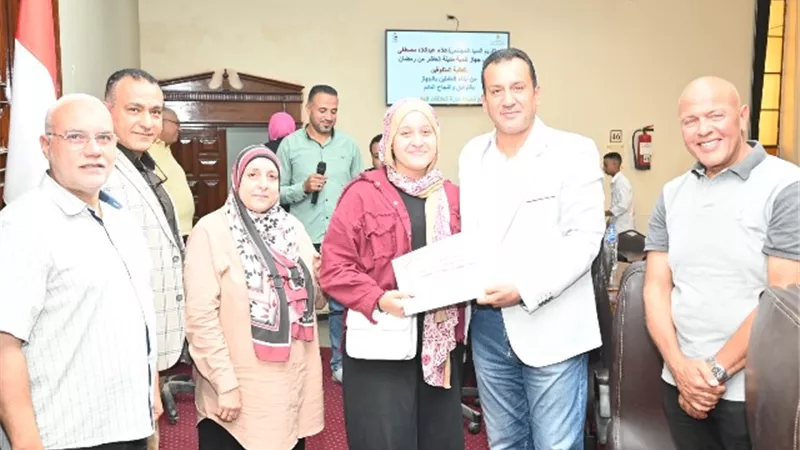 تفاصيل تكريم أوائل الطلاب المتفوقين من جهاز العاشر من رمضان.. بالصور