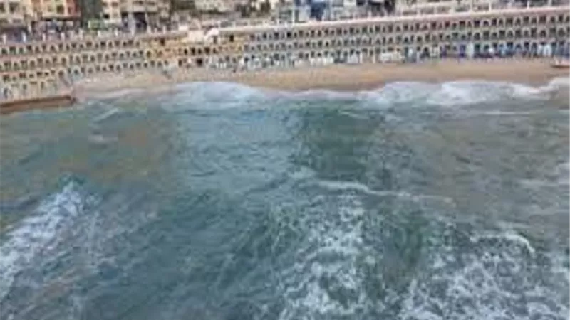 غلق كلى لشواطئ الإسكندرية بسبب اضطراب حالة البحر