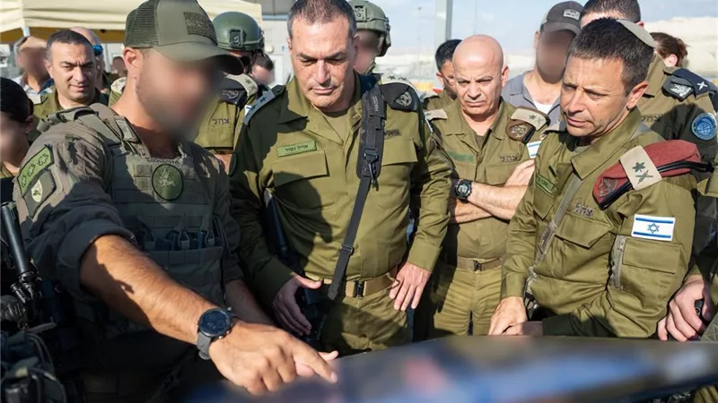 رئيس الأركان الإسرائيلي يأمر بوقف مرور القوافل من الأردن إلى غزة