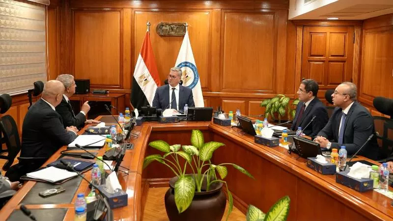 وزير البترول يبحث مع تاج أويل الكندية الإنتاج من المصادر غير التقليدية