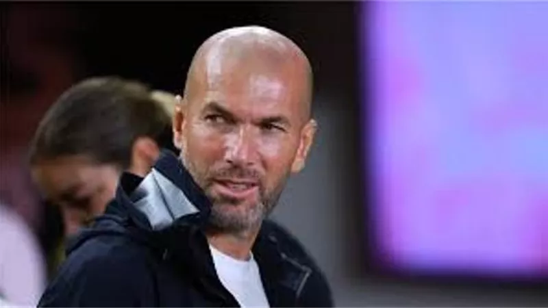 نجل زيدان يقرر تمثيل منتخب الجزائر بدلًا من فرنسا