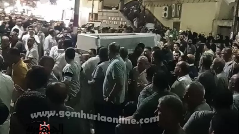أهالي نبروة يشاركون في جنازة الاب وأطفالة الـ3