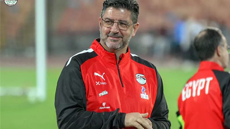بعد اقترابه من تدريب الأهلى..كشف حساب فيتوريا مع باناثانيكوس اليونانى