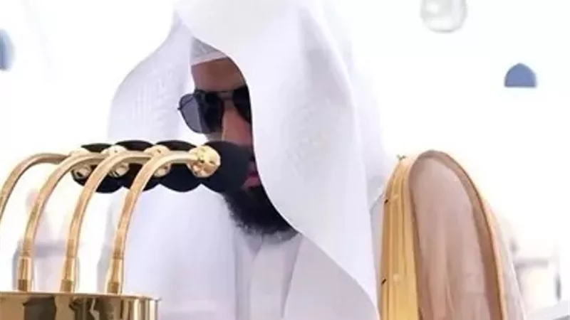 خطيب المسجد الحرام: استحضار عظمة الله و قدرته في كل الأحوال